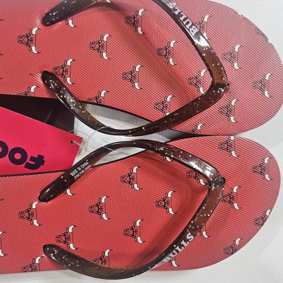 Chicago Bulls Flip Flops Sandal Womens Small Red Black NBA Team Licensed Product - Picture 3 of 7